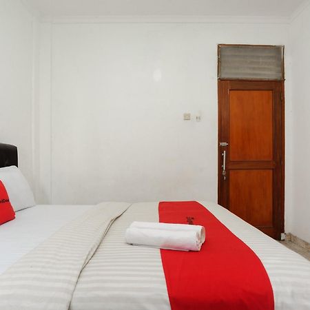 Reddoorz Syariah Near Aeon Mall Tanjung Barat Jakarta Kültér fotó